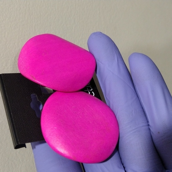 Elegant Pink Rare Circle Design Clip-On Earrings –Stylish Bold Statement Jewelry - Picture 4 of 7